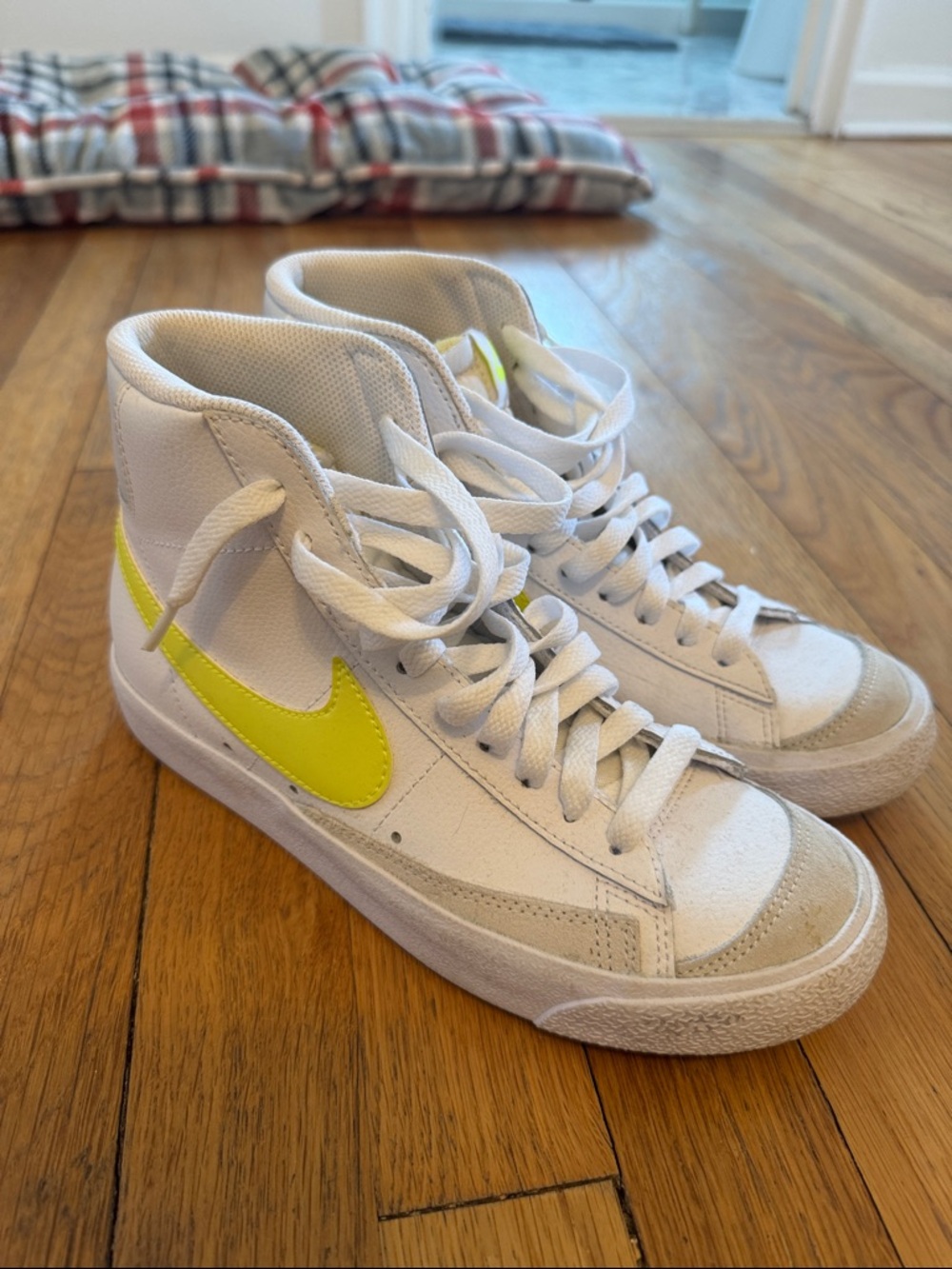 Nike High-Top Sneakers White with Volt Swoosh BLAZER WOMENS
